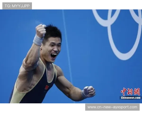 举重运动员刷新个人纪录的背后：坚韧与突破的故事